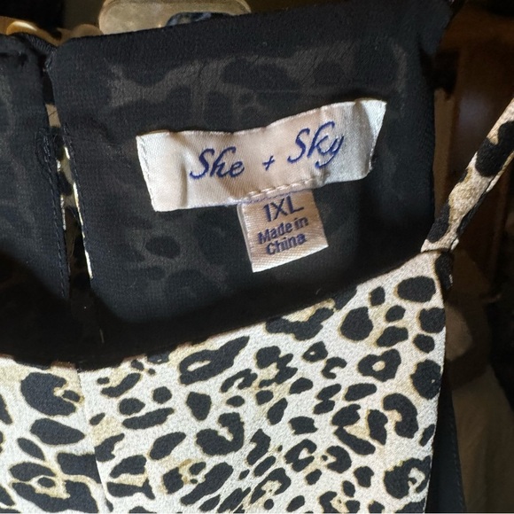 Plus size boutique halter tie waist blouse . NWOT size 1x - Picture 3 of 5